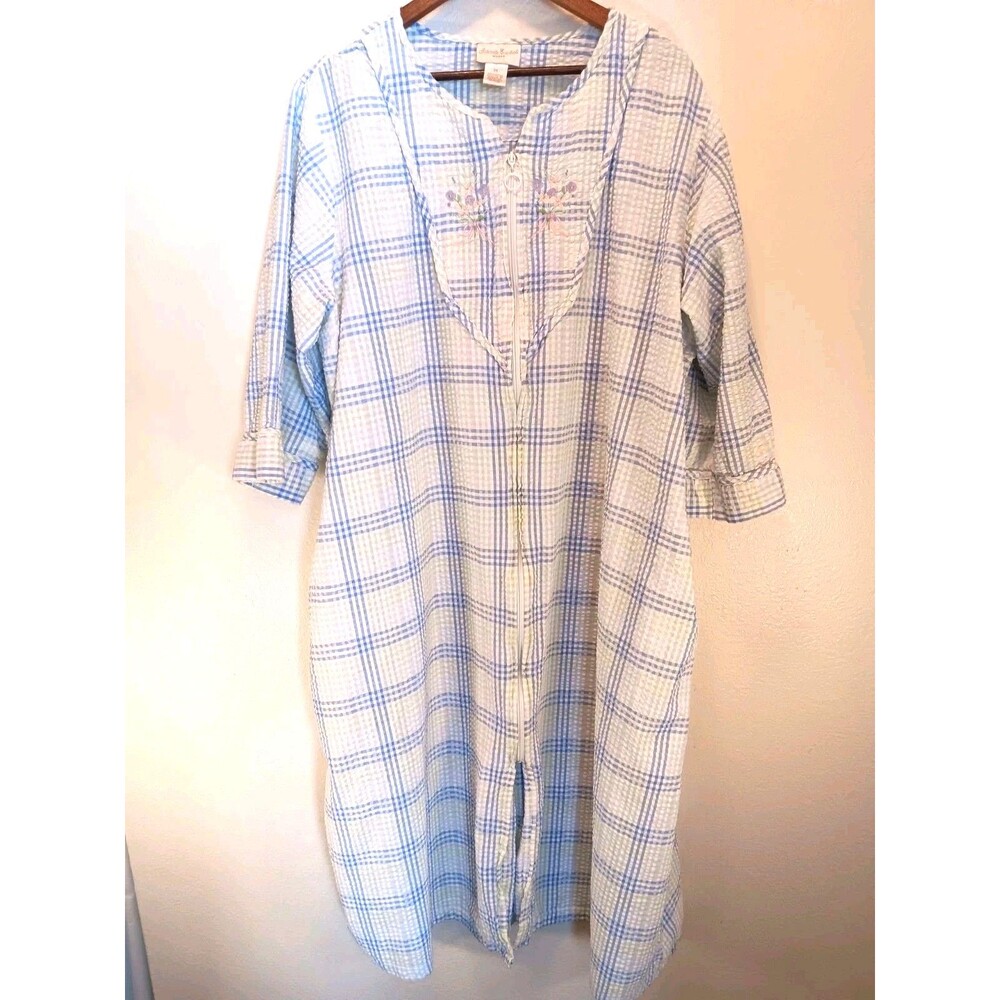 Intimate Essentials Woman 3X Robe Cotton Seersucker Zip Front Plaid Embroidered
